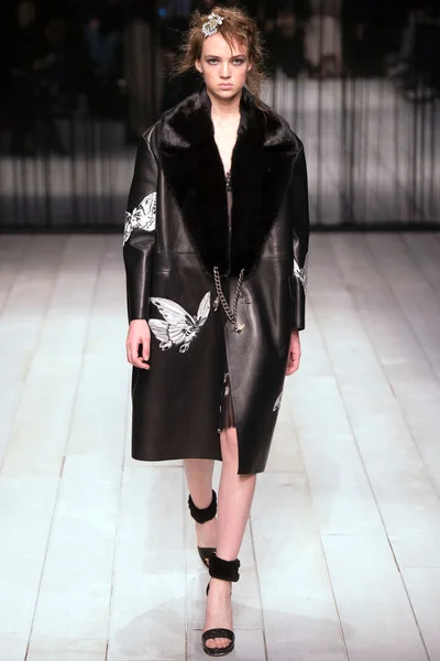 Look 8